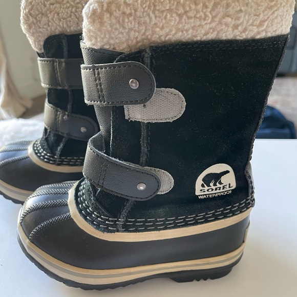 Sorel- little kids snow boots- size 10 - Picture 2 of 6